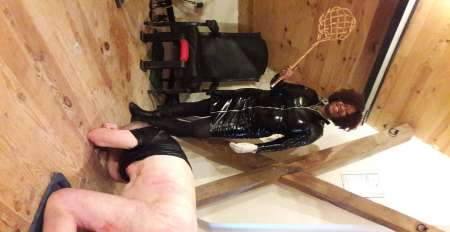 Photo ads/1385000/1385252/a1385252.jpg : domina black cherche soumis(e)