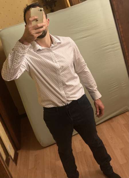 Photo ads/1712000/1712942/a1712942.jpg : Homme souriant et respectueux