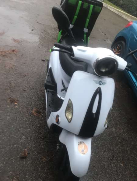 Photo ads/1739000/1739247/a1739247.jpg : Scooter 50cc comme neuf