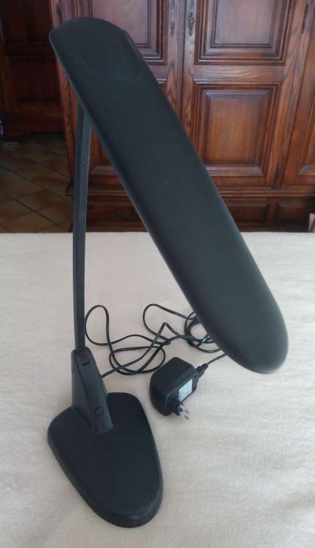 Photo ads/1830000/1830889/a1830889.jpg :  Lampe de bureau