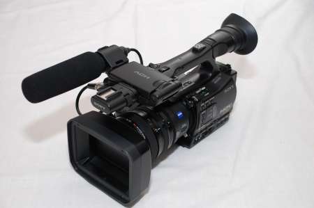 Photo ads/1857000/1857225/a1857225.jpg : CAMERA PROFESSIONNEL SONY HVR-Z7E EN BON ETAT + AC