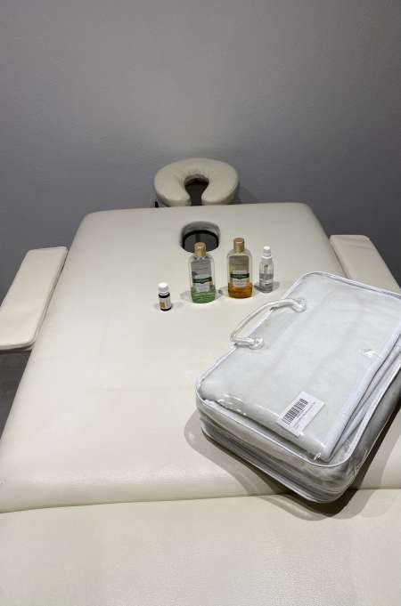 Photo ads/1869000/1869299/a1869299.jpg : Homme offre massage pour couple ou femme