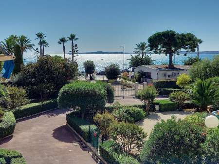 Photo ads/1889000/1889183/a1889183.jpg : French riviera face à la mer