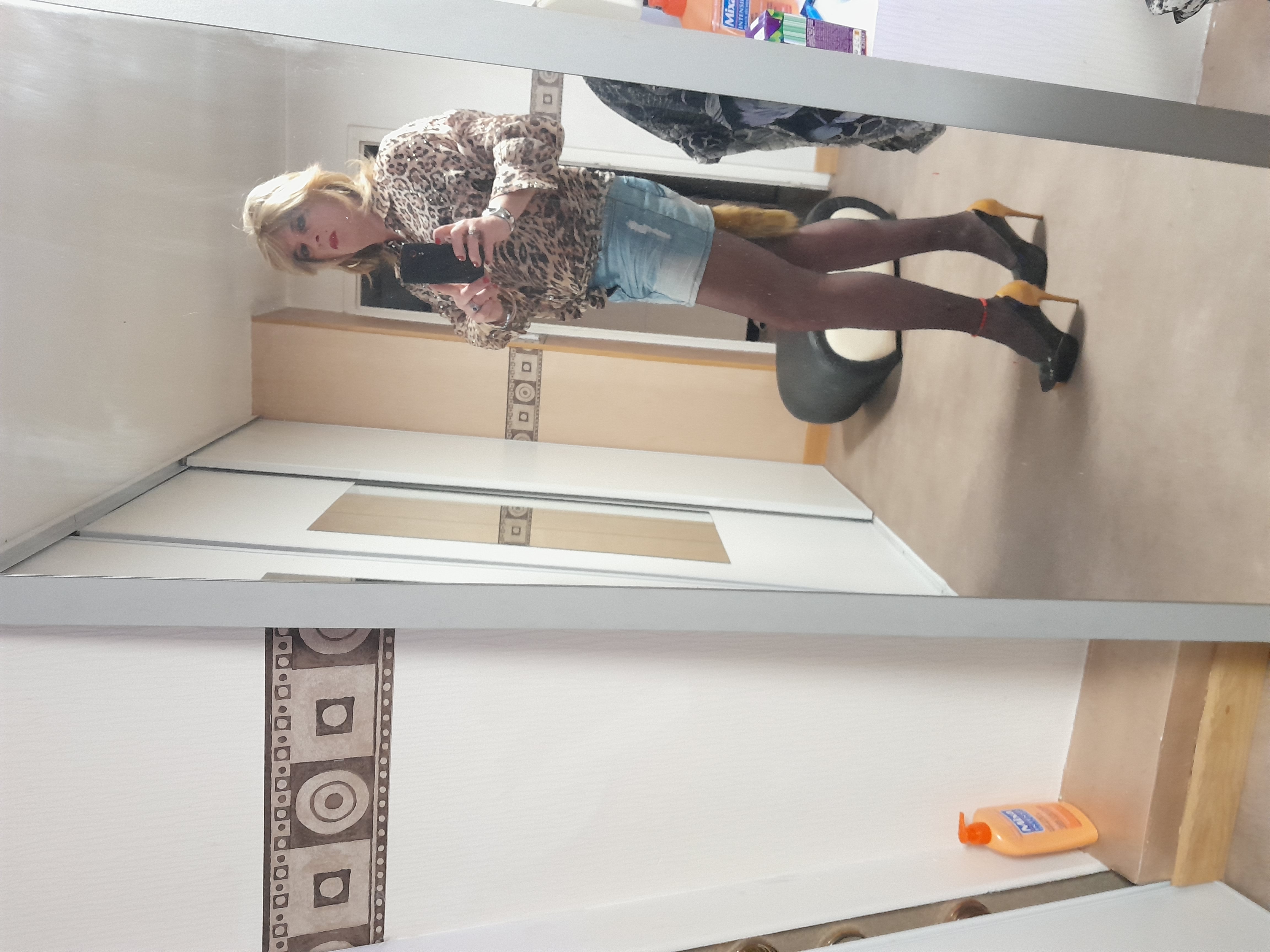 Photo ads/1905000/1905242/a1905242.jpg : Lou travestie sexy.sexy