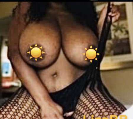 Photo ads/1905000/1905353/a1905353.jpg : Liza gros seins