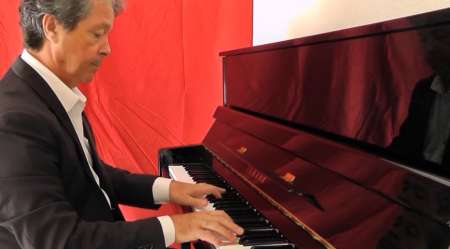 Photo ads/1913000/1913338/a1913338.png : concert de piano et karaoké en live