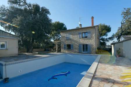 Photo ads/1925000/1925847/a1925847.jpg : Maison de 240m² avec piscine sur terrain de 864m²