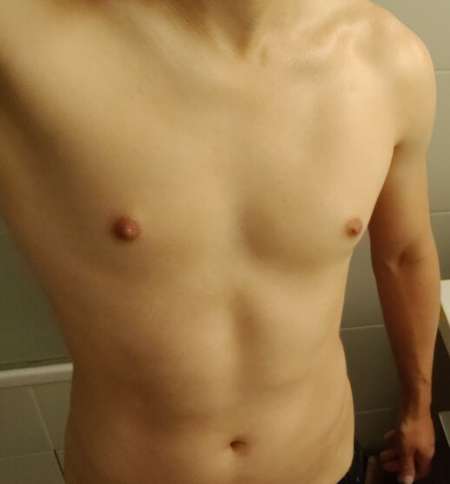 Photo ads/1945000/1945960/a1945960.jpg : Cherche fille bi / hétéro curieuse pour trio suivi