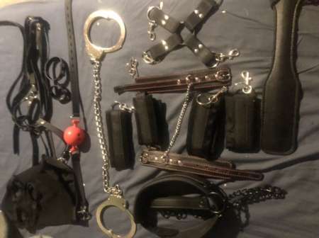 Photo ads/1961000/1961319/a1961319.jpg : Joli femboy vénale, soumission et pipes