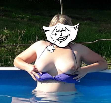 Photo ads/1961000/1961585/a1961585.jpg : cherche massage et plus pour ma femme