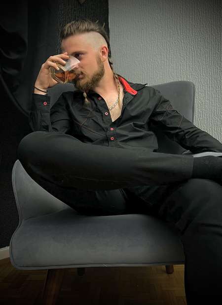 Photo ads/1963000/1963879/a1963879.jpg : Escort Boy