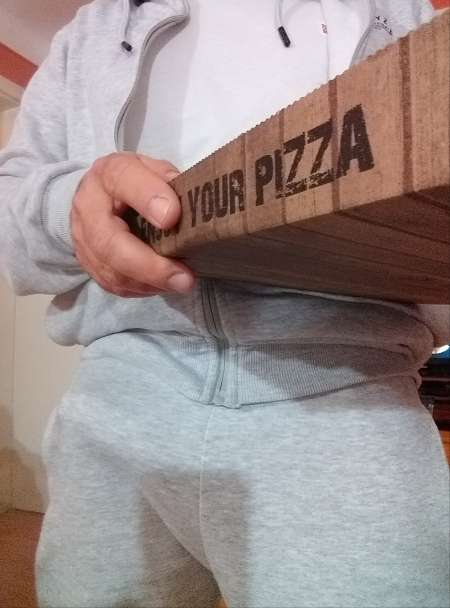 Photo ads/1969000/1969850/a1969850.jpg : Livreur pizza