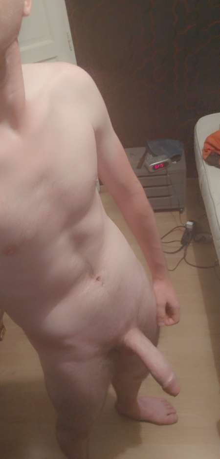Photo ads/1991000/1991465/a1991465.jpg : cherche une Sexfriend et ou plan cul