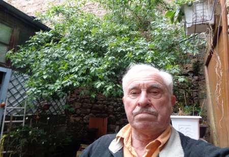 Photo ads/2003000/2003046/a2003046.jpg : sénior.... cherche calins.....