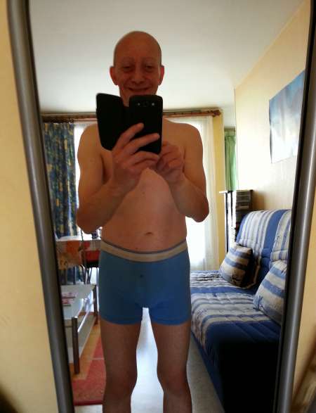 Photo ads/2055000/2055973/a2055973.jpg : HOMME CHERCHE FEMMES POUR "FÉTICHISME DES PIEDS