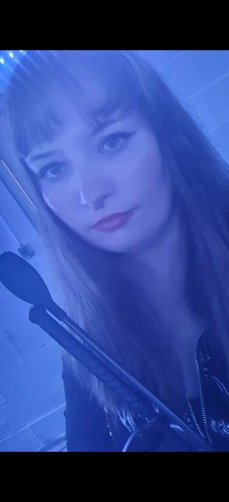 Photo ads/2083000/2083180/a2083180.jpg : Maîtresse Sady dominatrice et Nurse