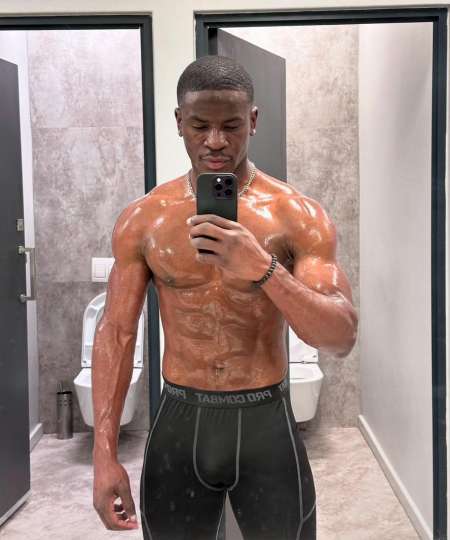 Photo ads/2089000/2089015/a2089015.jpg :  Homme masseur et escorte Sénégal