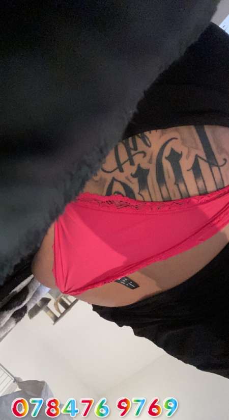 Photo ads/2089000/2089475/a2089475.jpg : Maeva belle brune tatouer