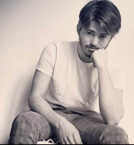 Photo ads/2094000/2094394/a2094394.jpg : Jeune escort gay 26 ans BG