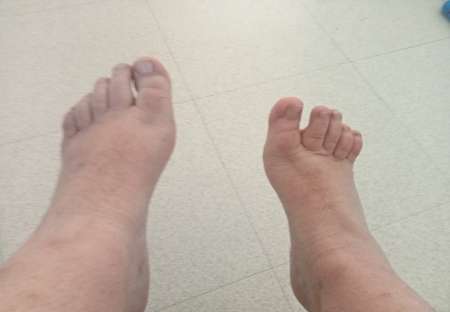 Photo ads/2105000/2105042/a2105042.jpg : Fétichisme pied