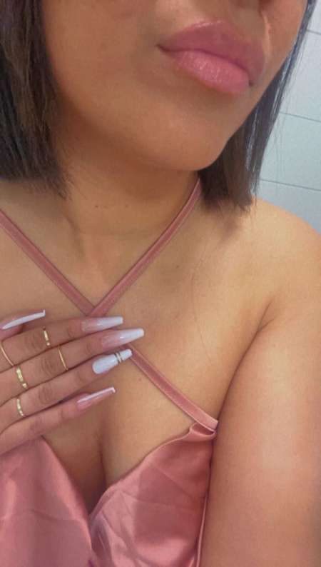Photo ads/2125000/2125261/a2125261.jpg : Lucia femme pulpeuse 15min de la defense