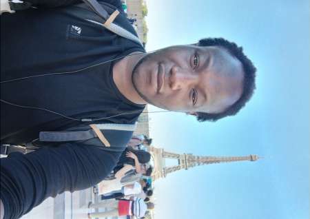 Photo ads/2149000/2149862/a2149862.jpg : Un voyageur pour le sexe