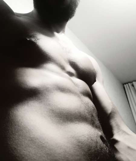 Photo ads/2182000/2182557/a2182557.jpg : Homme recherche masseuse