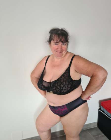 Photo ads/2192000/2192303/a2192303.jpg : Massage façon tantrique 4 mains .