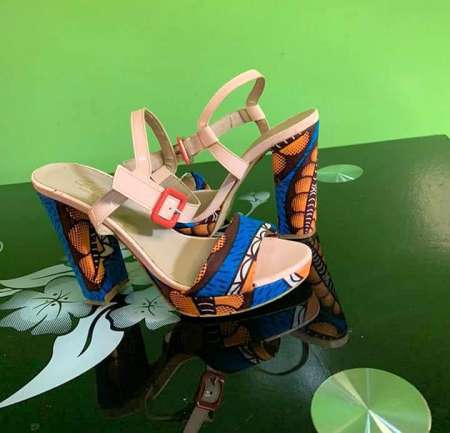 Photo ads/2202000/2202776/a2202776.jpg : Sandales à talons customisé en pagne wax africain