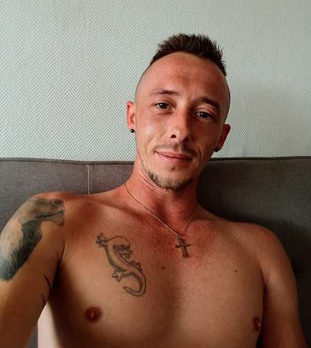 Photo ads/2213000/2213345/a2213345.jpg : Jeune homme de 31 ans pour un plaisir à deux