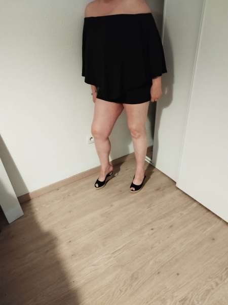 Photo ads/2213000/2213598/a2213598.jpg : Lola pulpeuse et la pour vous...