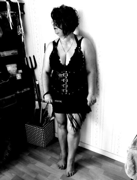 Photo ads/2225000/2225104/a2225104.jpg : Dominatrice expérimentée