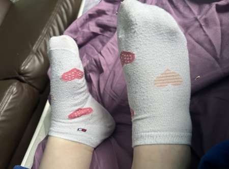 Photo ads/2228000/2228507/a2228507.jpg : Séance fétichiste des pieds en scoquette
