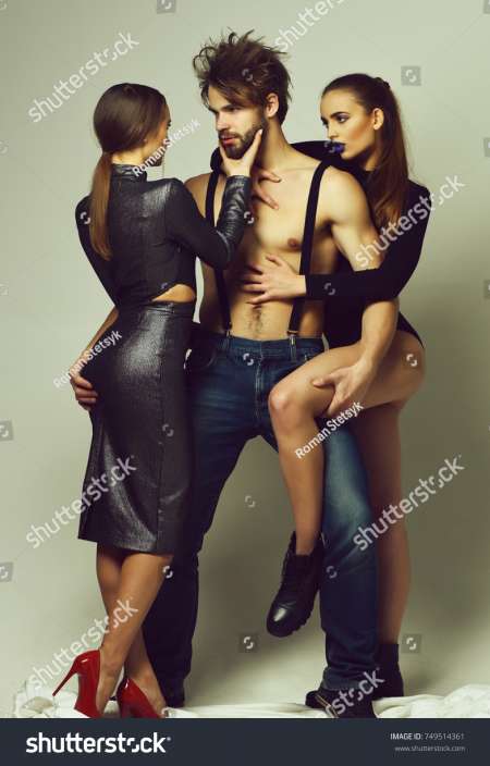 Photo ads/2232000/2232897/a2232897.jpg : Couple cherche Jeune fille Pour Threesome