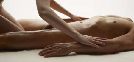 Photo ads/2247000/2247302/a2247302.jpg : Massage tantrique de la verge à votre domicile