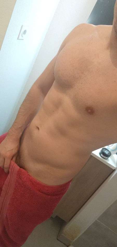 Photo ads/2257000/2257492/a2257492.jpg :  Jeune homme pour femme uniquement