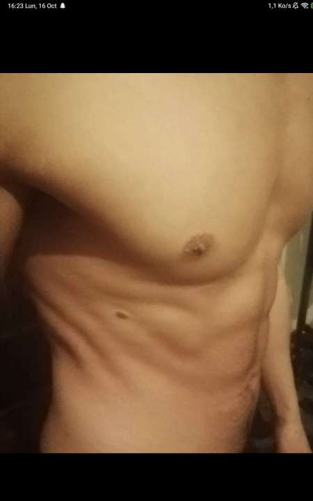 Photo ads/2270000/2270351/a2270351.jpg : Jeune homme pour cougar