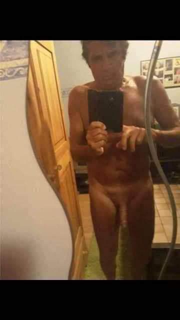 Photo ads/2279000/2279065/a2279065.jpg : Cherche actif gay bien monté