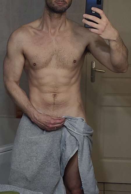 Photo ads/2304000/2304441/a2304441.jpg : Massage naturiste ferme ou sensuel pour toutes et