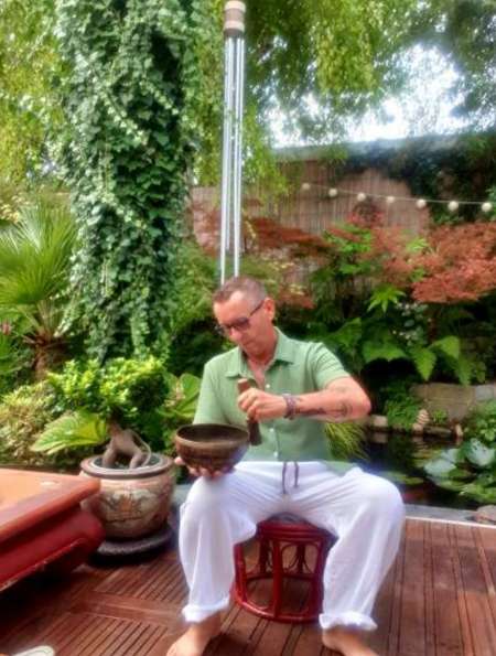 Photo ads/2305000/2305481/a2305481.jpg : Massage /bien-être/ sérieux