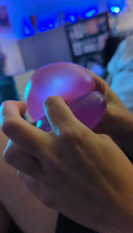 Photo ads/2309000/2309986/a2309986.jpg : Jeune femme pour pegging