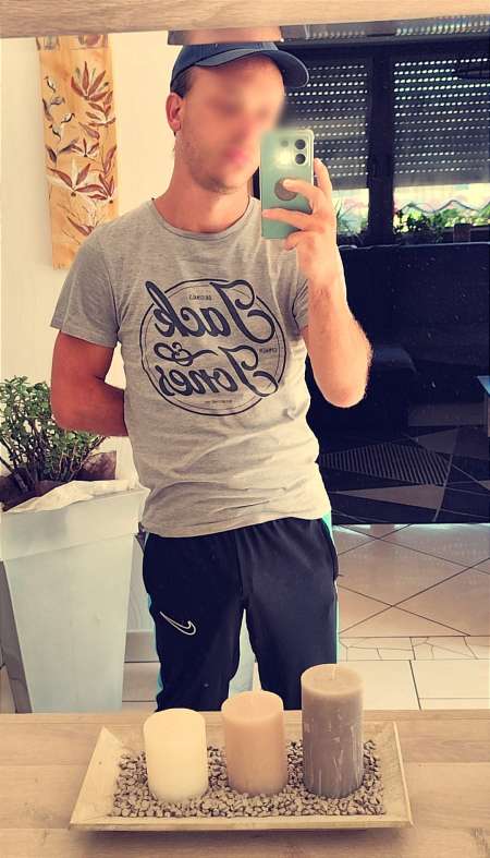 Photo ads/2323000/2323912/a2323912.jpg : Jeune homme bm cherche fille pour plan à 2 ou +