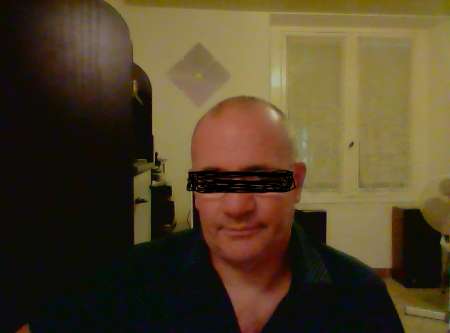 Photo ads/2324000/2324329/a2324329.png : Homme cherche une Femme câline, ou couple hétéro