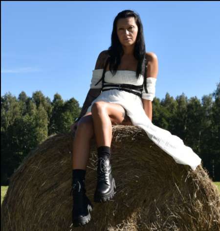 Photo ads/2342000/2342752/a2342752.png :  photographe et actrice