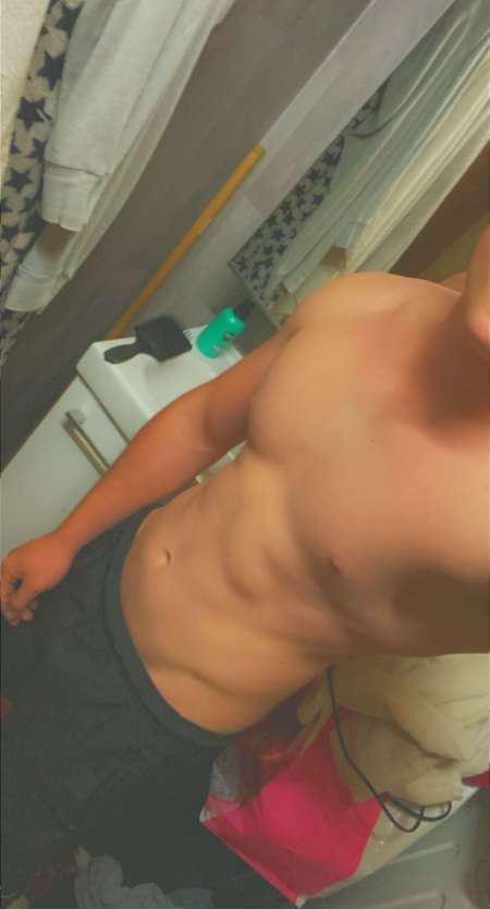 Photo ads/2354000/2354286/a2354286.jpg : Jeune homme de 20 ans cherche femme pour cuni
