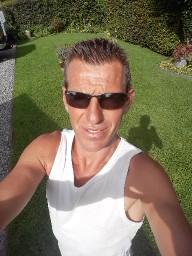 Photo ads/2382000/2382424/a2382424.jpg : recherche belle chatte a léche