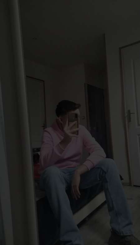 Photo ads/2396000/2396904/a2396904.jpg : Jeune homme recherche femme ou couple