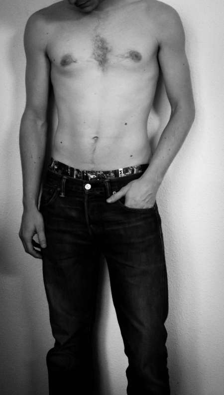 Photo ads/2427000/2427545/a2427545.jpg : Homme dans sa trentaine aide étudiante, jeune femm