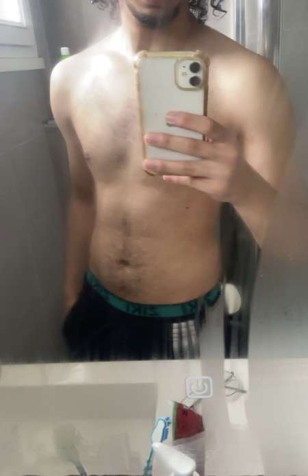 Photo ads/2427000/2427592/a2427592.jpg : jeune rebeu hétero cherche un plan cul/nude