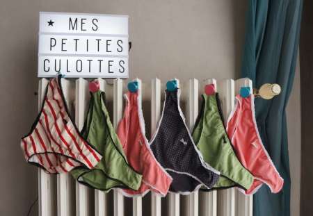 Photo ads/2429000/2429118/a2429118.jpg :  Lingerie féminine en l'état